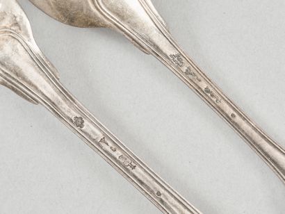 Ensemble de huit couverts en argent du modèle...