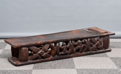 CAMEROON
Natural solid wood bed with openwork...