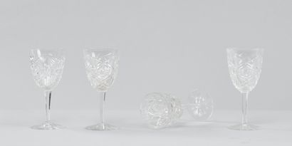 BACCARAT France
Suite de 12 verres à vin...
