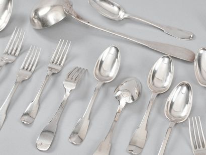 Ensemble de couverts en argent du modèle...