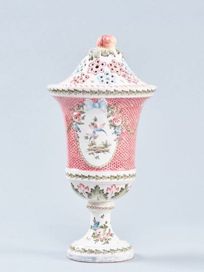 SCEAUX - Duke of Penthièvre
Earthenware perfume...
