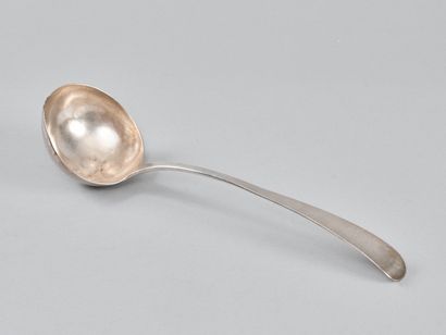 Louche en argent du modèle uniplat.
Travail...