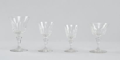 BACCARAT France 
Partie de service de verres...