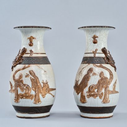 CHINA, CANTON 19th century 
Pair of baluster-shaped...