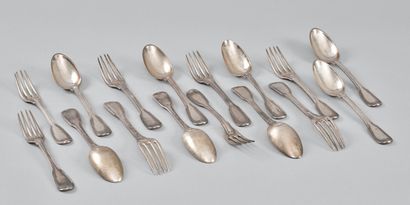 Ensemble de huit couverts en argent du modèle...