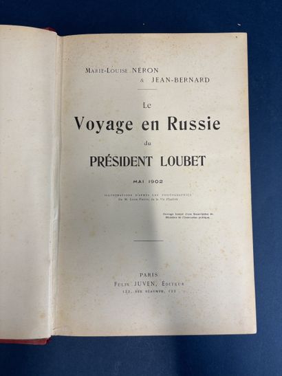 Un livre couverture cartonnée rouge « Le...