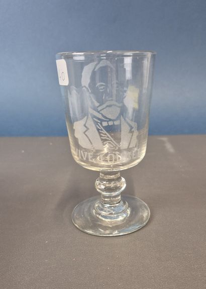 Fonds LOUBET / Verre à pied en verre soufflé...