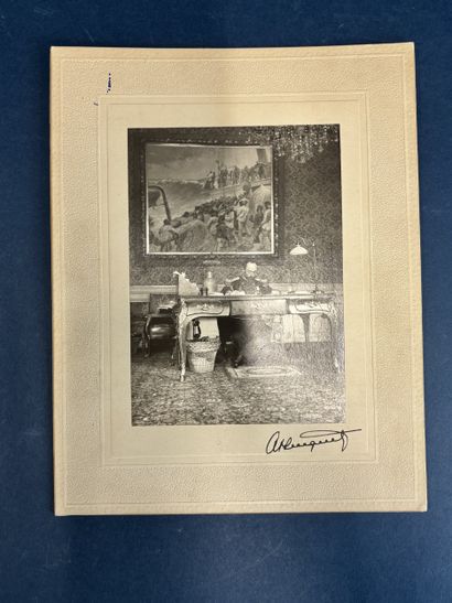 Une photo dédicacée collée sur carton, officier...
