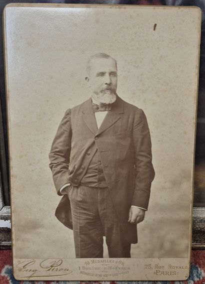 Fonds LOUBET – Photographies / 1°) Portrait...