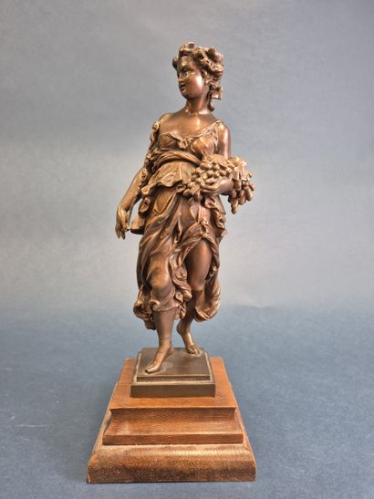 Regula subject with medallic patina depicting...