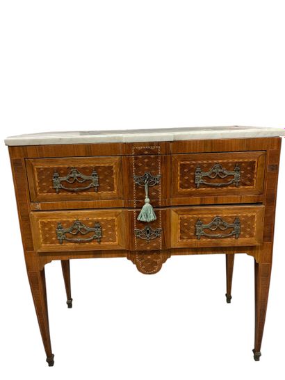 Small chest of drawers in veneered wood and...