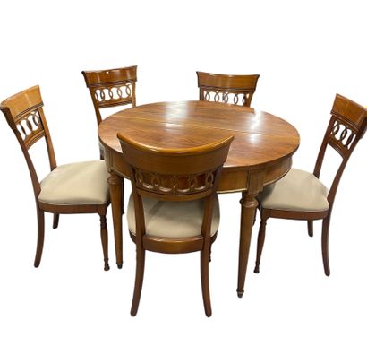 Set comprising an oval light-wood middle...