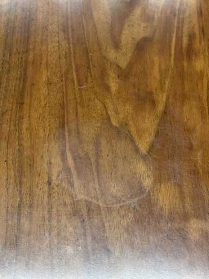 Set comprising an oval light-wood middle...
