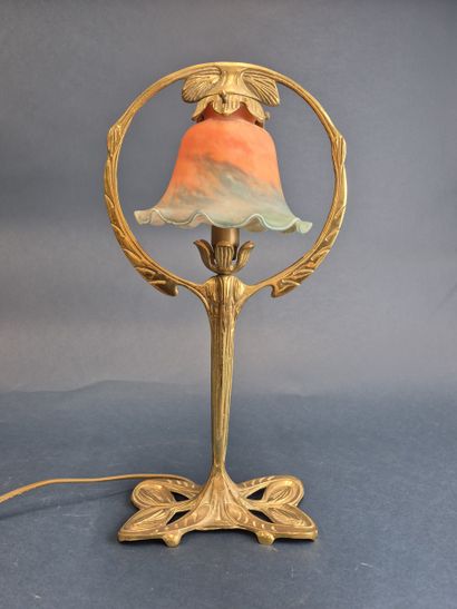 Table lamp in gilded bronze, the reflector...