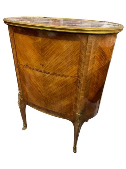 Meuble tambour à hauteur d'appui en bois...