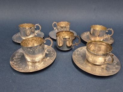 MORLOT 
Suite de cinq tasses et sous-tasses...