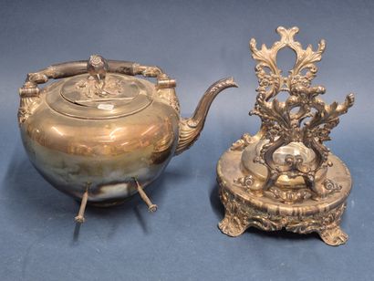 Samovar et son réchaud en métal argenté à...