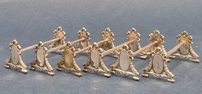 Lot de six portes couteaux en argent 800...