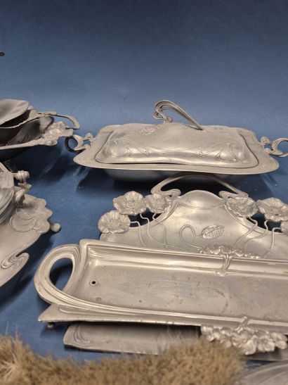 Reunion of pewter shaped pieces in the Art...