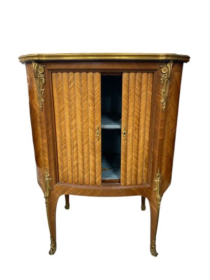 Meuble tambour à hauteur d'appui en bois...