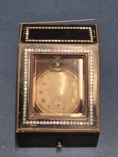 Montre à gousset en plaqué or dans un porte...