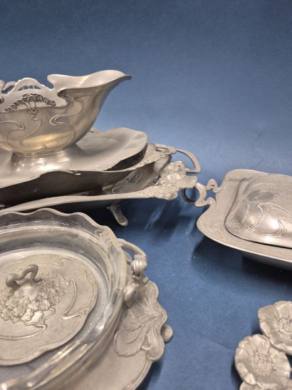 Reunion of pewter shaped pieces in the Art...