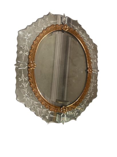 Miroir ovale à parecloses en bois et verre...