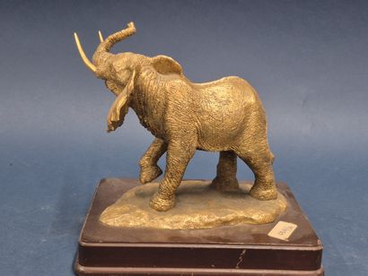 Anthony J. JONES
The Golden Elephant 
Gilded...