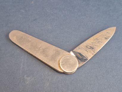 HERMES
Couteau pliant en métal, la lame en...