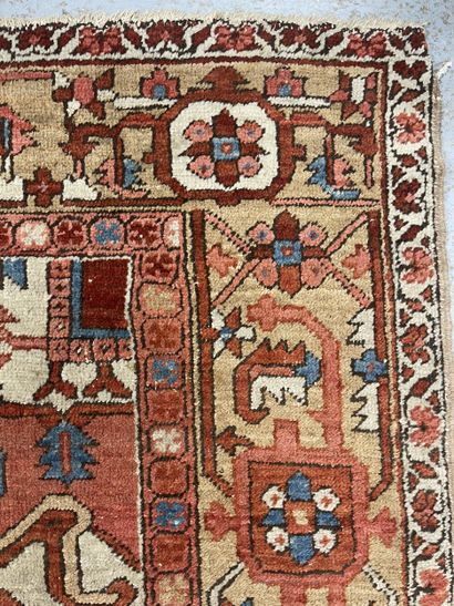 Deux tapis noués main à décor géométriques...