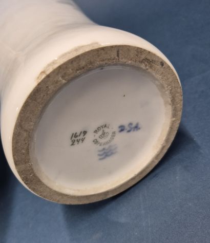 COPENHAGEN 
Set of two porcelain vases 
-...
