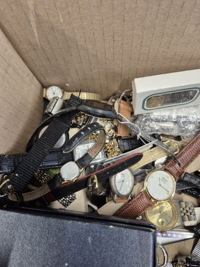 Fort ensemble de montres fantaisie, bracelets...