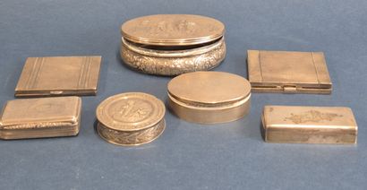 Ensemble d'objets en argent français et étranger...