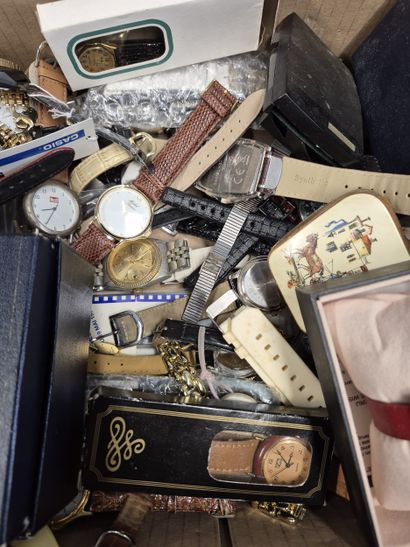 Fort ensemble de montres fantaisie, bracelets...