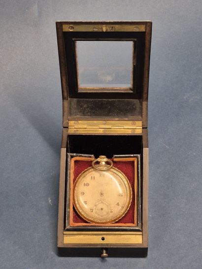 Montre à gousset en plaqué or dans un porte...