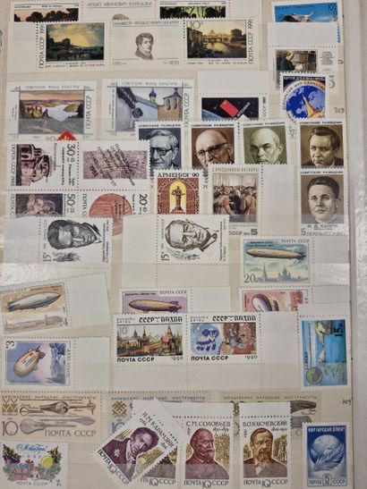 RUSSIE / URSS
dans 8 classeurs, collection...