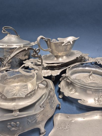 Reunion of pewter shaped pieces in the Art...