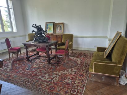 Deux tapis noués main à décor géométriques...
