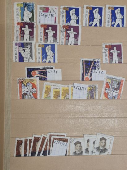 RUSSIE / URSS
ensemble de 4 albums contenant...