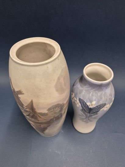COPENHAGEN 
Set of two porcelain vases 
-...