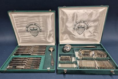 Partie de ménagère en métal argenté à décor...