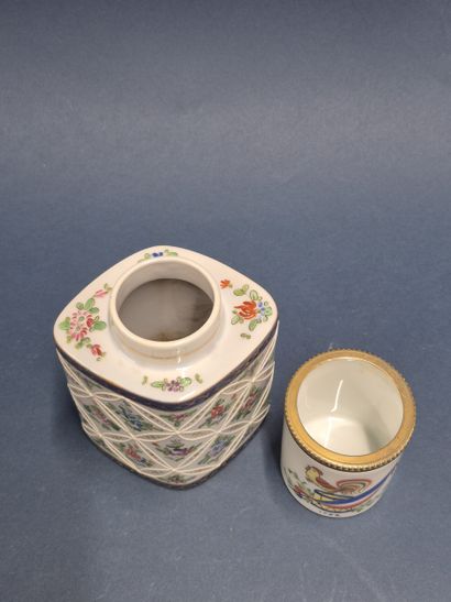 Limoges, Paris Style model
Enameled porcelain...