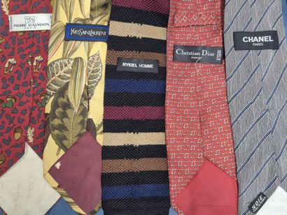 Lot de 5 cravates dont Yves Saint Laurent,...
