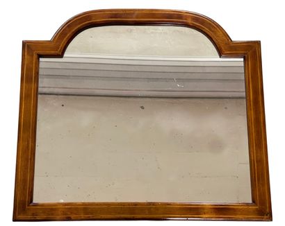 Miroir en bois et filets marquetés de forme...