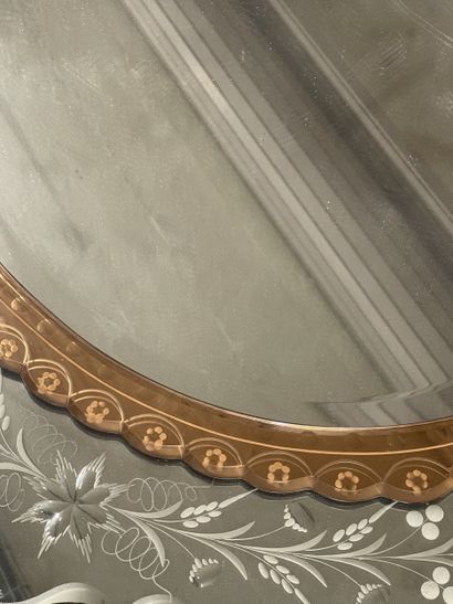 Miroir ovale à parecloses en bois et verre...