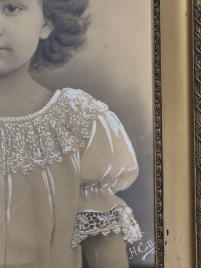 Set of four portraits including :
- two photographic...