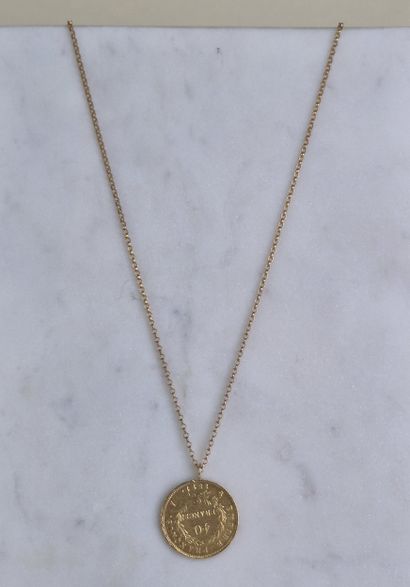 Collier pendentif en or jaune 18k 750 millièmes...