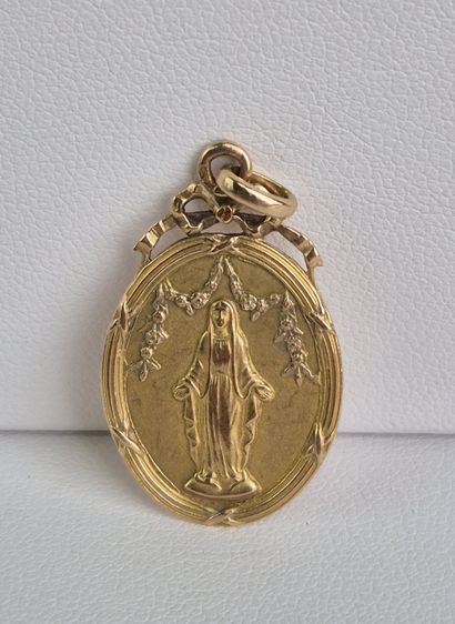 Pendentif médaille religieuse en or jaune...
