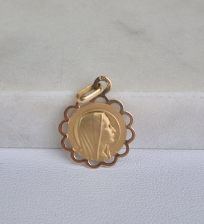 Pendentif en or jaune 18k 750 millièmes médaille...