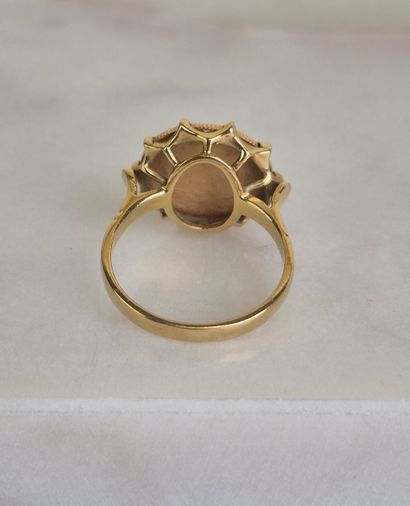 Bague en or jaune 18k 750 millièmes ornée...